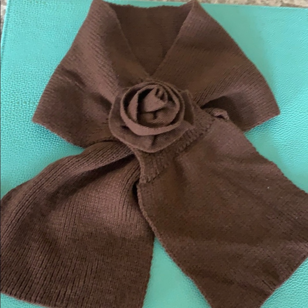 NWT Rosette neck scarf